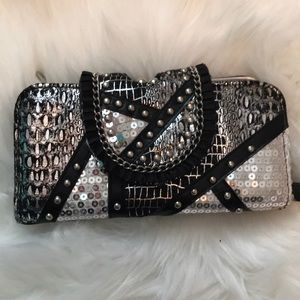Buckle Wallet/Wrislet